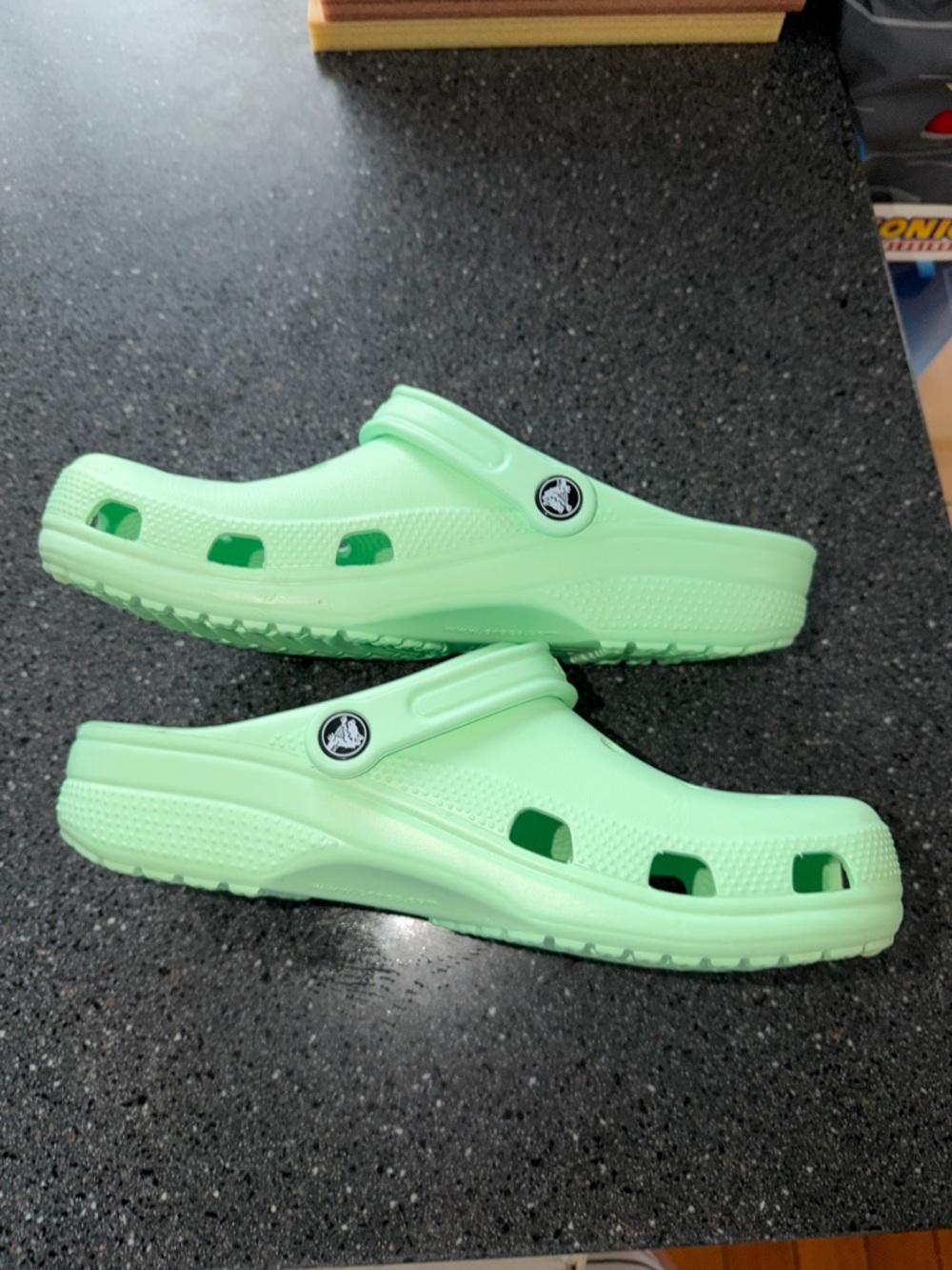 CROCS Men/Women Unisex Classic Clog - Mint - Picture 3 of 6